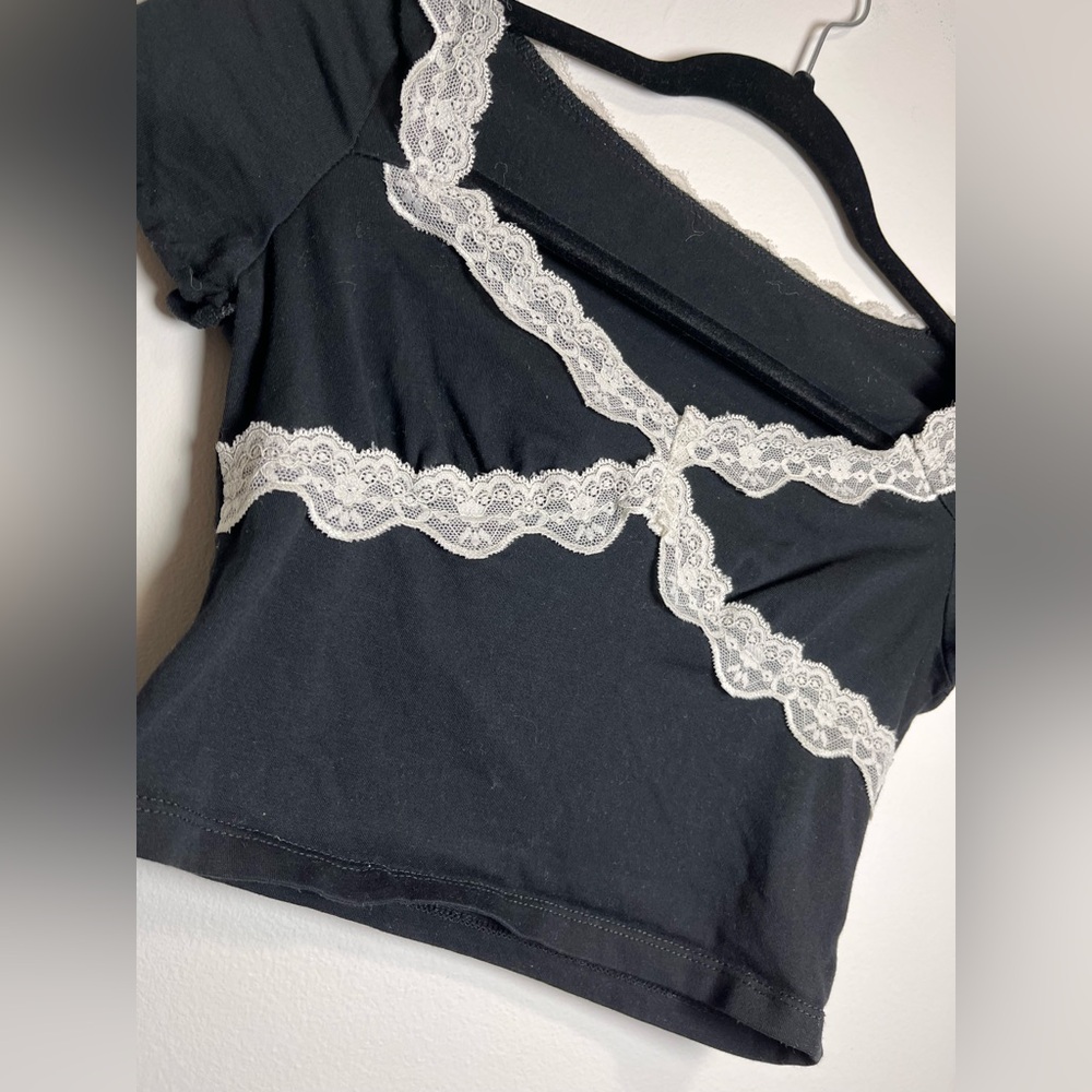 Scoop Neck Little Black Lace Trim Crop Too Tee Women’s T-Shirt Sz XS Vintage EUC - Picture 3 of 7